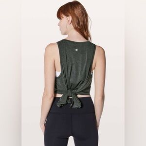 lululemon Watch Me Flip Tank - Heather Charcoal Gray + Size 6/Small/Medium